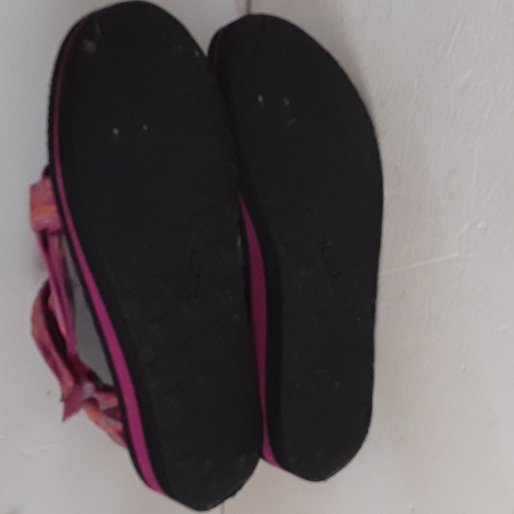 TEVA  sandalia  size  8 women poco desgaste en la parte de atras ver tercera fot - Picture 5 of 5